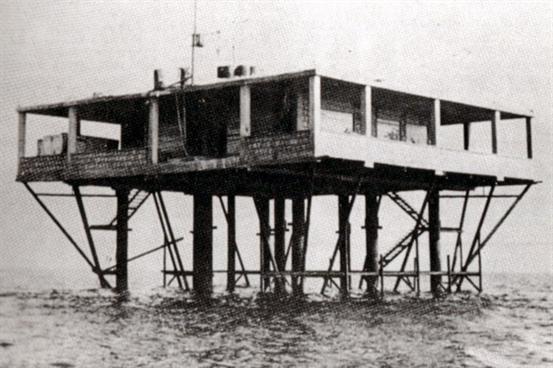 L'isola delle Rose in una foto dell'epoca La piattaforma dell'ingegnere Rosa