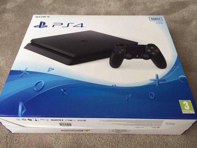 Compra una PS4 a 9 euro pesandola al reparto frutta, poi ci riprova e viene fermato Confezione di PlayStation 4