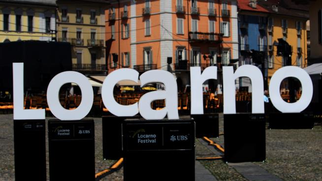 Locarno 70: la top dei migliori film visti al Festival Un'istallazione in Piazza Grande a Locarno 70