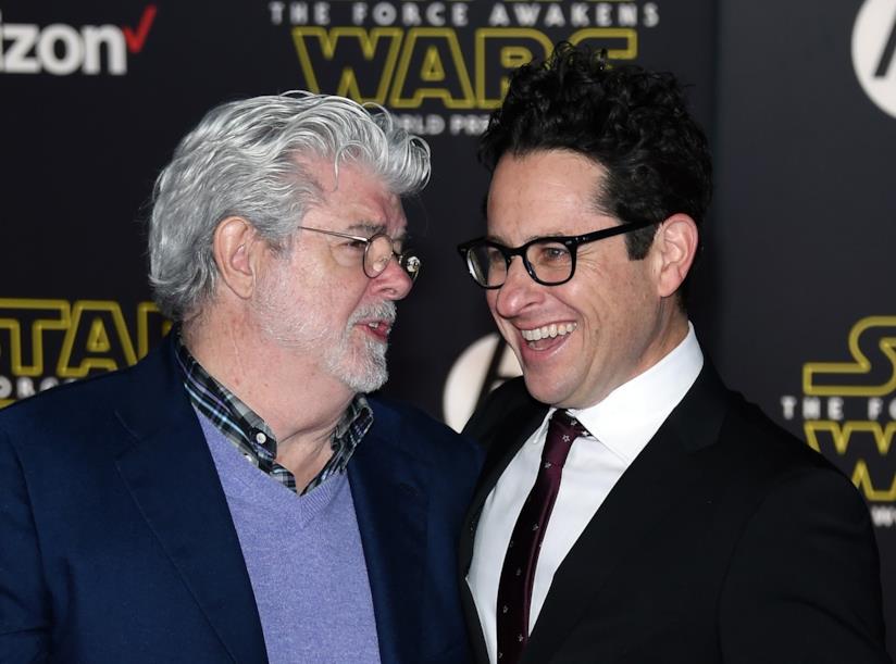 Il creatore della saga di Star Wars, George Lucas, sarebbe corso in aiuto di J. J. Abrams come consulente per Star Wars: L'Ascesa di Skywalker George Lucas con J. J. Abrams