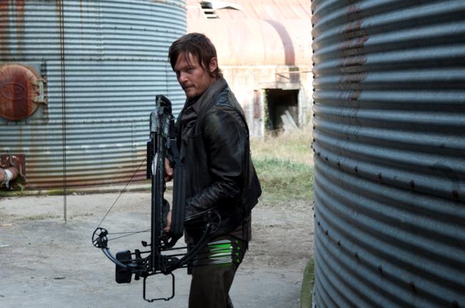 Daryl è pronto a vendicarsi nei nuovi episodi di The Walking Dead Daryl Dixon imbraccia la sua fedele balestra