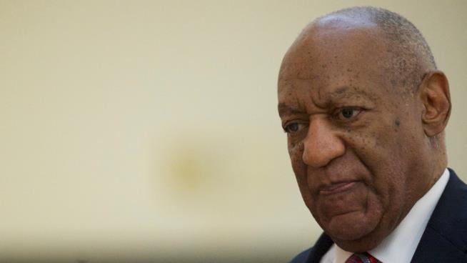 L'avvocato di Bill Cosby è pronto a presentarlo come una vittima Bill Cosby in aula al processo contro di lui