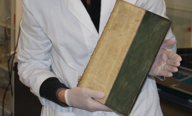 Libri avvelenati in Danimarca Uno dei libri con l'arsenico rivenuti in Danimarca