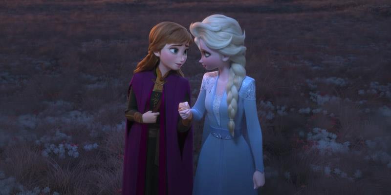 Anna ed Elsa in una scena di Frozen 2 Anna ed Elsa in Frozen II
