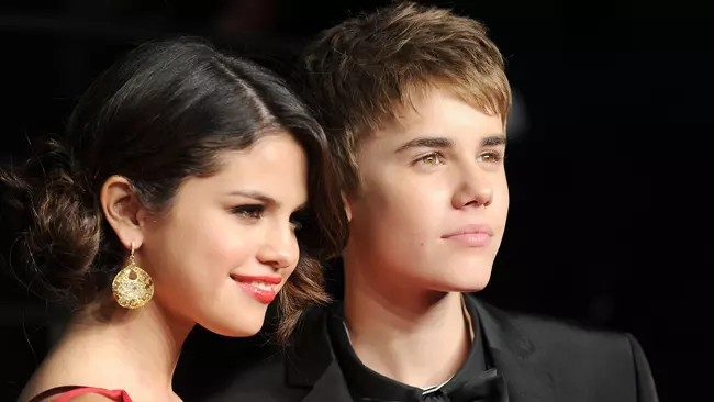 Justin Bieber organizza e poi annulla un appuntamento con Selena Gomez Justin Bieber e Selena Gomez insieme felici