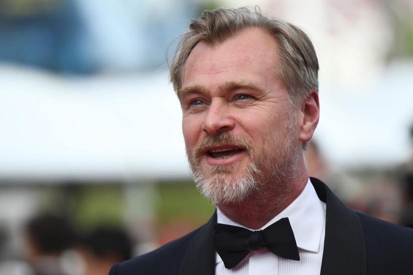 Christopher Nolan ingaggia Kenneth Branagh e Aaron Taylor-Johnson per il suo prossimo film Tenet Un primo piano del regista Christopher Nolan in smoking