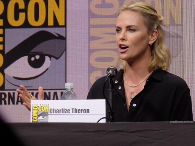 Charlize Theron al San Diego Comic-Con 2017 Charlize Theron al San Diego Comic-Con 2017 durante il panel Women Who Kick Ass