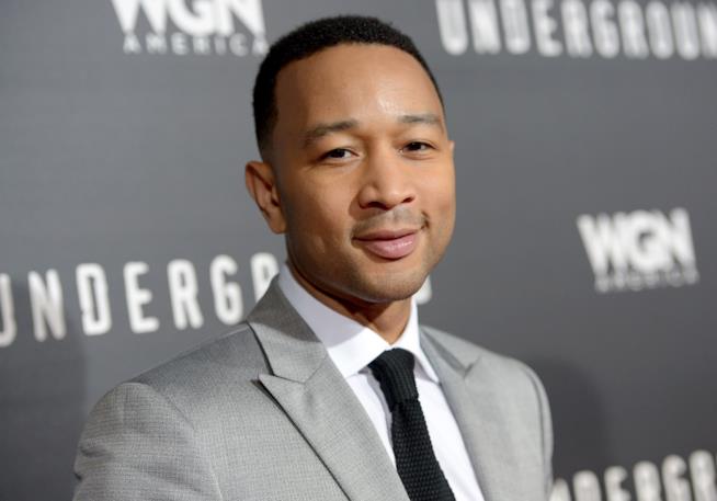 John Legend posta su Instagram una foto della figlia Luna Primo piano di John Legend