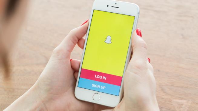 Ecco le nuove funzioni di Snapchat e il loro funzionamento Il logo di Snpachat
