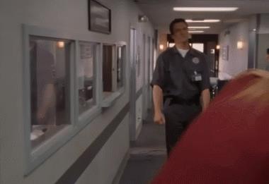 Scrubs, una raccolta delle frasi più iconiche della serie L'Inserviente cerca di dare un consiglio a J.D.