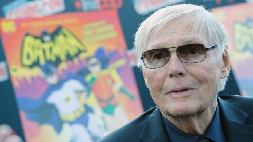 Ricordo di Adam West, iconico Batman televisivo negli anni '60 Adam West al New York Comic Con del 2016