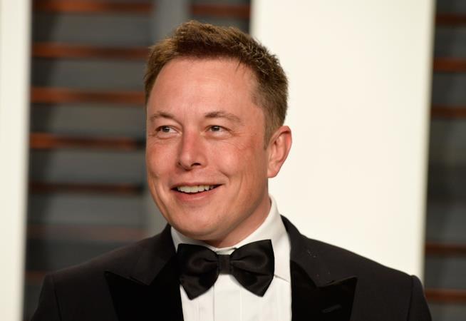 Elon Musk vuole progettare un'armatura come quella di Iron Man Elon Musk elegante a un evento di gala