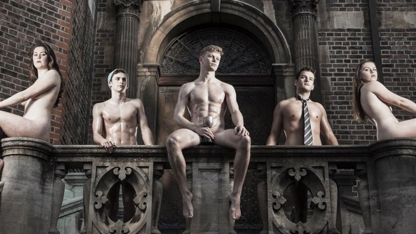Gli studenti di Cambridge nudi per un calendario a scopo benefico Un'immagine di Cambridge