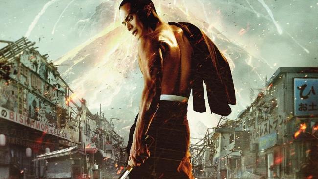 Yakuza Apocalypse, il regista Takashi Miike parla del film in una clip esclusiva Il protagonista di Yakuza Apocalypse