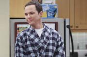 The Big Bang Theory, in scena l'ultimo flash mob Sheldon che suona le percussioni