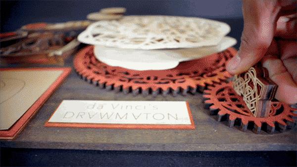 Il Da Vinci's Drawmaton in azione Una gif mostra il Da Vinci's Drawmaton in azione