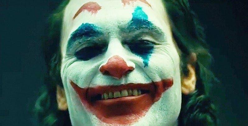 Joker, il regista ci ha messo un anno per convincere gli studios a un film rating R Un primo piano di Joaquin Phoenix nei panni di Joker