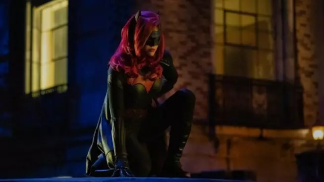 The CW ha ordinato ufficialmente il pilot di Batwoman David Nutter dirige l'episodio pilota della serie TV Batwoman