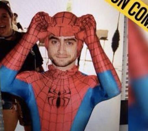 Daniel Radcliffe nel ruolo di Spiderman Daniel Radcliffe vestito da Spiderman al Comic Con 2016