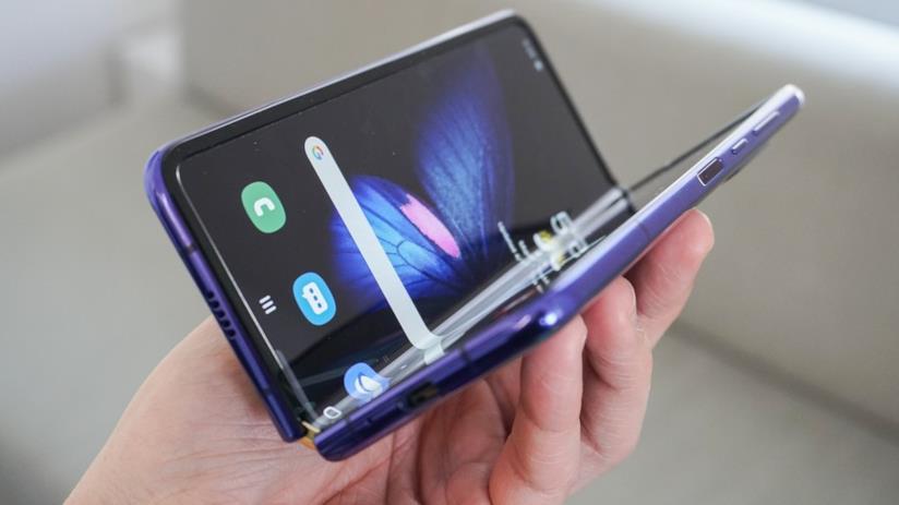 Google lavora da tempo ad uno smartphone pieghevole, ma i tempi non sono ancora maturi Foto del Samsung Galaxy Fold