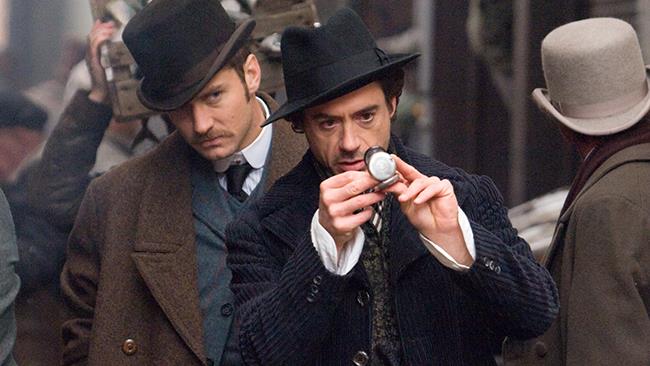 10 curiosità sul film Sherlock Holmes con Robert Downey Jr. Jude Law e Robert Downey Jr. in Sherlock Holmes