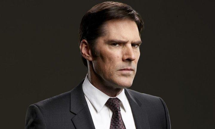 La showrunner di Criminal Minds rivela: "È stata dura gestire lo show senza Hotch" Un'immagine promozionale di Hotch in Criminal Minds