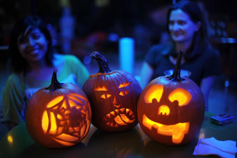 Halloween: petizione con migliaia di firme per spostare la data della festa Lanterne di Halloween