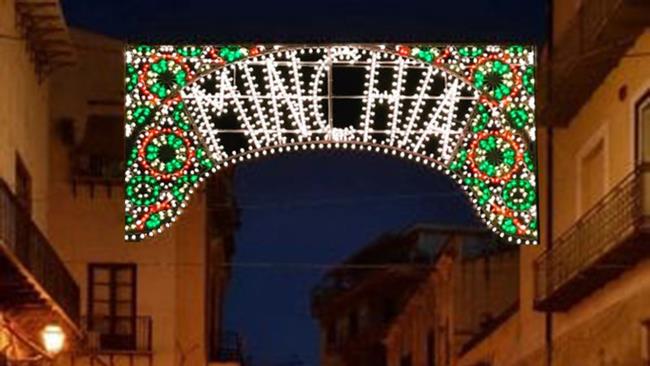 Palermo e la luminaria 'Minchia': l'opera provoca un'ondata di polemiche La luminaria 'Minchia'