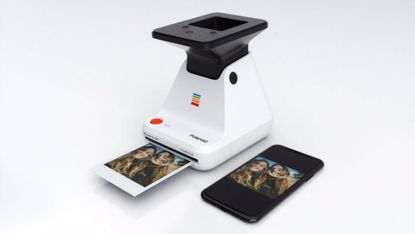 Polaroid Lab consente di stampare le foto direttamente dallo smartphone Polaroid Lab, torna la magia delle foto fisiche