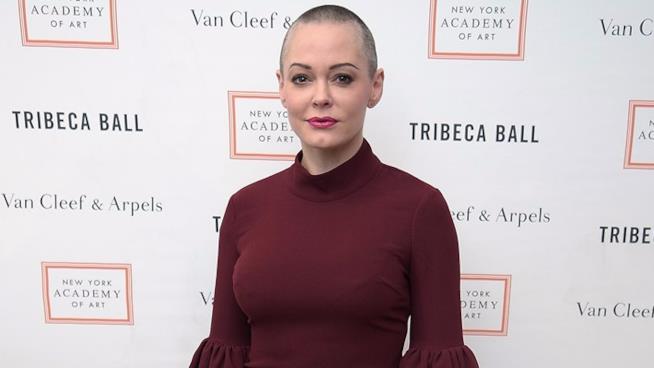 Rose McGowan ritiene il rito del red carpet una forma di violenza contro le donne Rose McGowan al Tribeca Ball