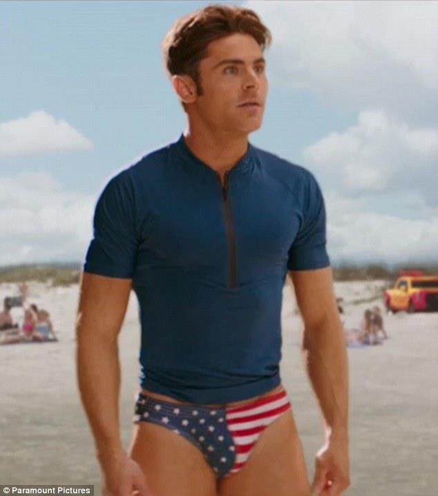 Zac Efron in Baywatch Il costume a stelle e strisce di Zac Efron in Baywatch
