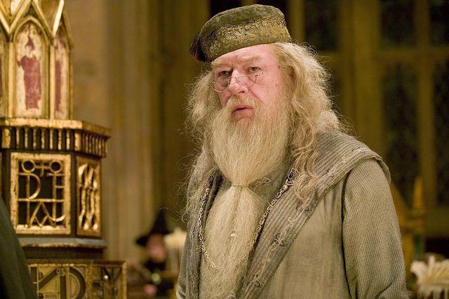 Albus Silente in una scena di Harry Potter Albus Silente, il Preside di Hogwarts