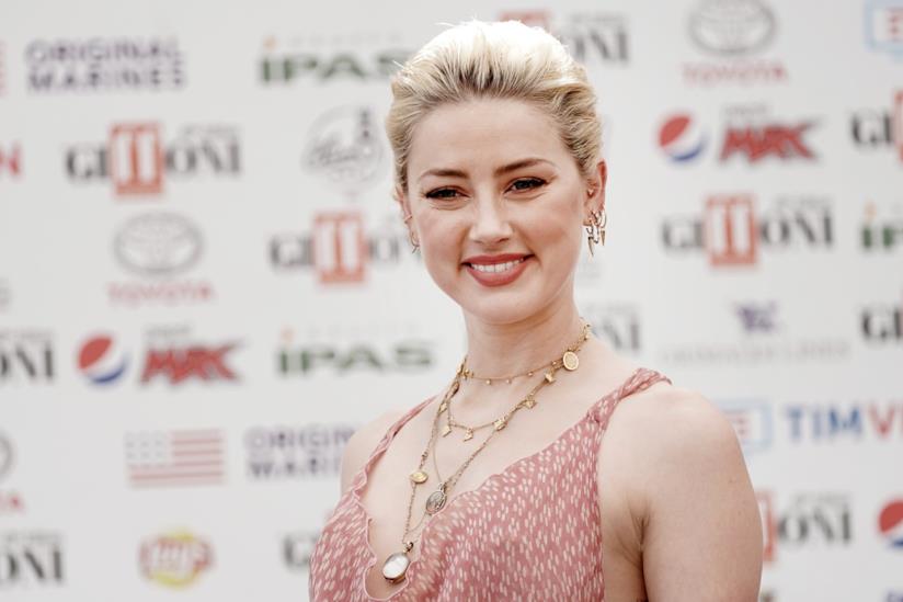 L'ombra dello scorpione, svelata una parte del cast Amber Heard sorride