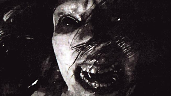 Resident Evil 7 giocato in terza persona con una mod La signora Baker ci terrorizza nella demo di Resident Evil 7
