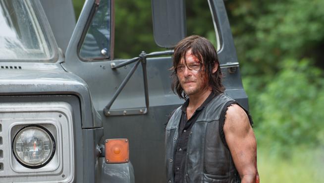 Daryl Dixon in una foto di The Walking Dead 6x09 Norman Reedus (Daryl Dixon) sul set di The Walking Dead 6x09