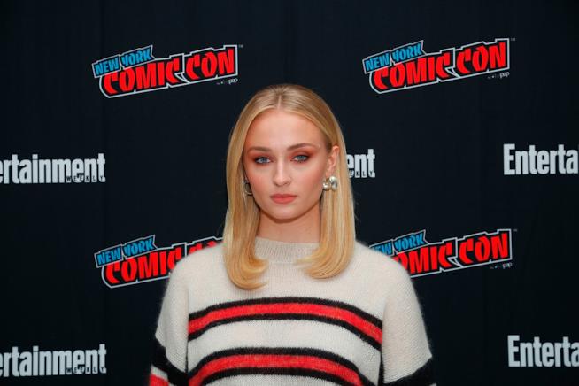 Sophie Turner racconta l'amicizia con Maisie Williams e l'amore per Joe Jonas Sophie Turner al New York Comic Con 2018