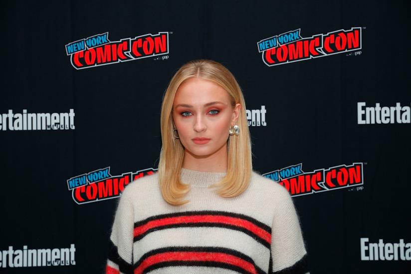 Sophie Turner racconta l'amicizia con Maisie Williams e l'amore per Joe Jonas Sophie Turner al New York Comic Con 2018