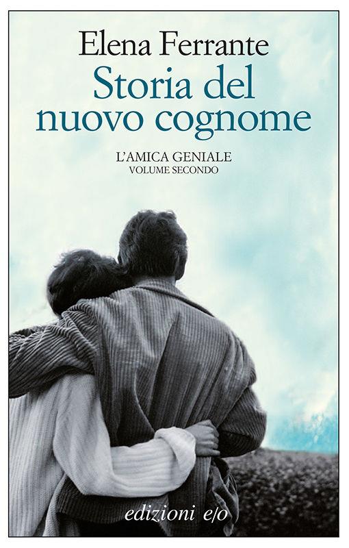 Storia del nuovo cognome Copertina con due figure che si abbracciano di spalle
