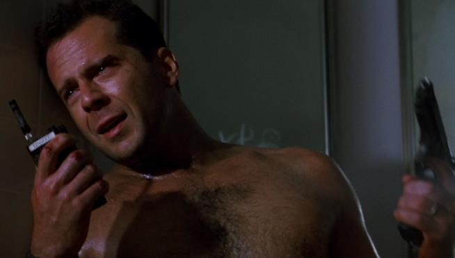 Die Hard: The Nakatomi Heist Board Game, il gioco da tavolo di Trappola di cristallo Bruce Willis in una scena di Trappola di cristallo