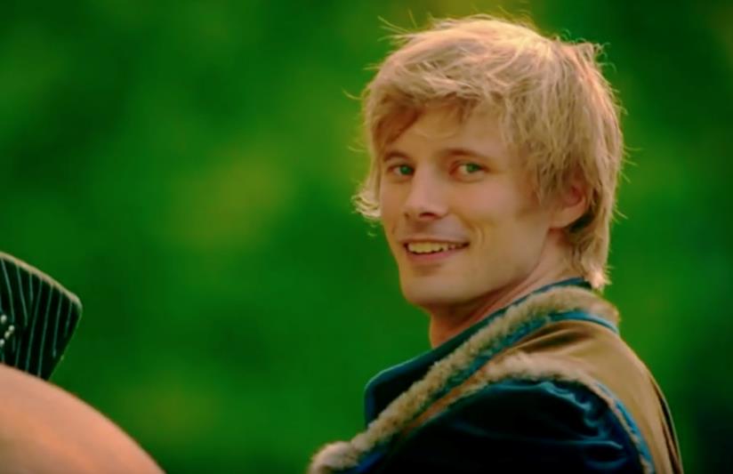Bradley James, curiosità sull'attore Bradley James in una scena de I Medici