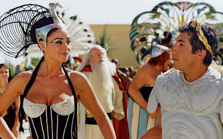 La colonna sonora di Asterix e Obelix - Missione Cleopatra Monica Bellucci in Asterix e Obelix - Missione Cleopatra