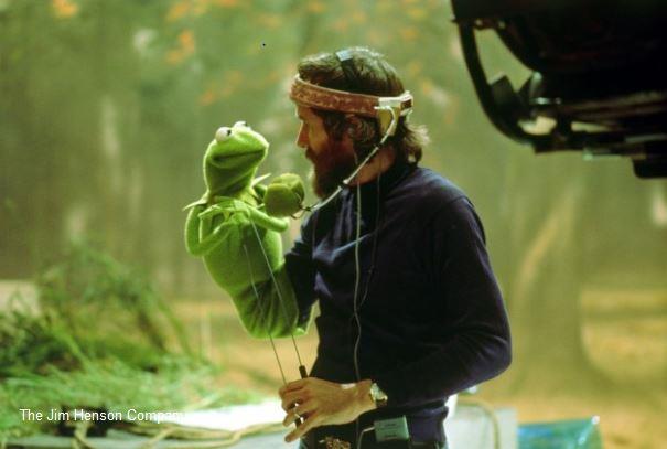 Kermit la rana in compagnia di Jim Henson, uno dei creatori dei Muppet Jom Henson è uno dei creatori dei Muppet. Eccolo in compagnia di Kerrmit la Rana.