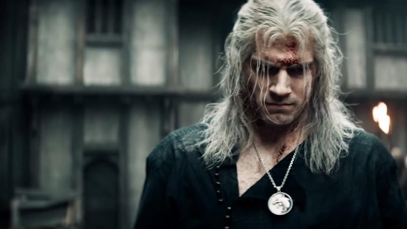 The Witcher non prenderà spunto da Game of Thrones, fa sapere la showrunner Henry Cavill nei panni di Geralt in The Witcher