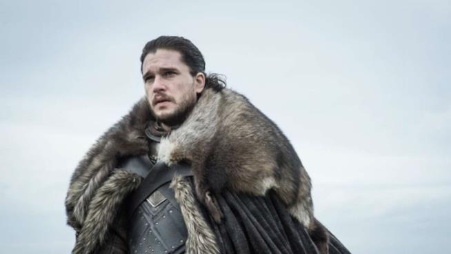 Game of Thrones 8: un enorme spoiler dal set dello scontro col Re della Notte Kit Harington in un'immagine promozionale da Game of Thrones