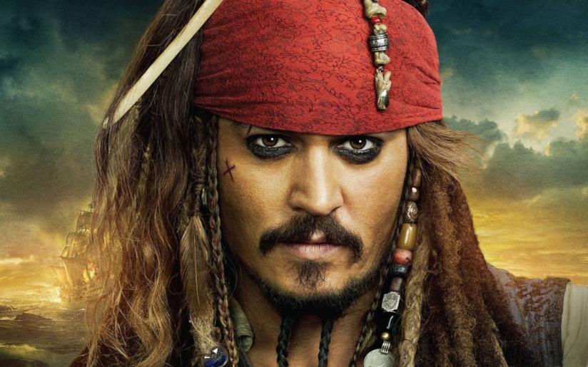Pirati dei Caraibi, il reboot si farà grazie al creatore di Chernobyl Un primo piano di Johnny Depp nei panni di Jack Sparrow