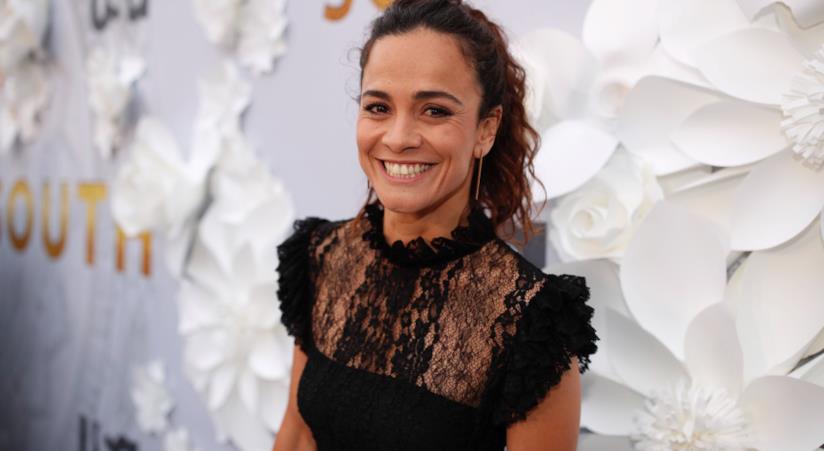 Alice Braga prende il posto di Rosario Dawson in New Mutants Un primo piano di Alice Braga