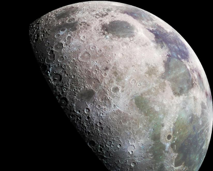 Ci potrebeb essere acqua sulla Luna La Luna in fase crescente, su sfondo nero