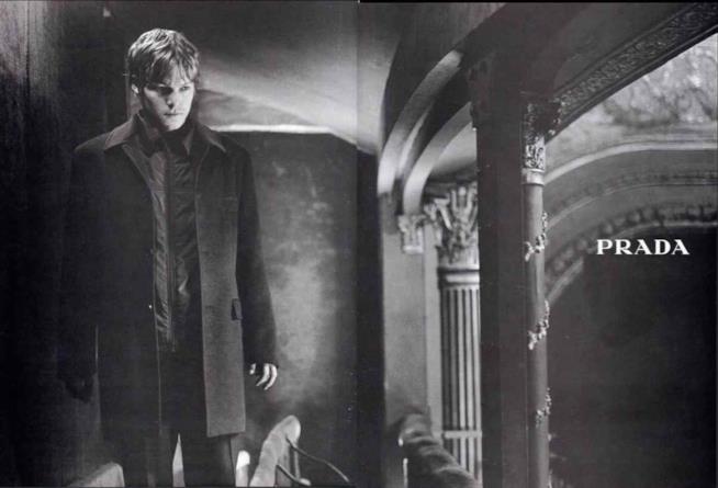 Normna Reedus ha avuto un trascorso come modello di Prada Normna Reedus in uno scatto fotografico per la casa di moda Prada