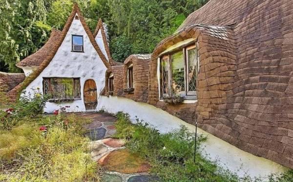 La casa di Biancaneve Uno scorcio del cottage di Biancaneve che sorge a Olalla