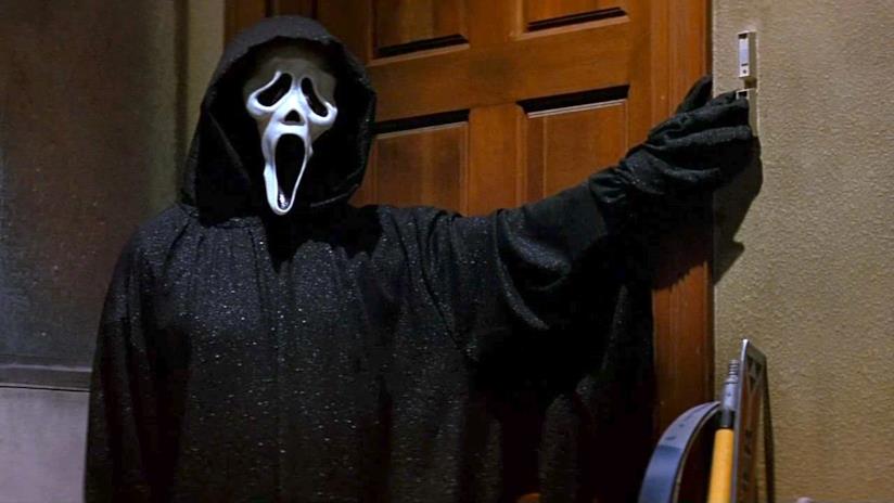 Il nuovo film di Scream ha due registi e probabilmente sarà un reboot Il killer Ghostface in Scream